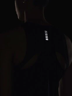 Tanktop Under Armour UA IsoChill Run Laser Tank-BLK -Craft Verkoopwinkel under armour ua isochill run laser tank blk 439166 1372270 001 960